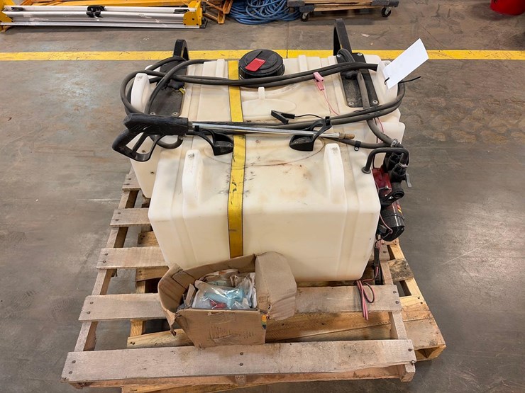 self-contained-tailgate-sprayer-system-image-4