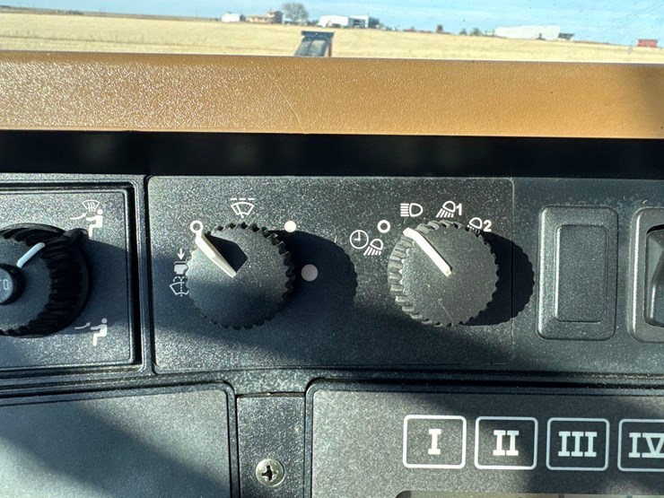 2008-john-deere-8330-image-77