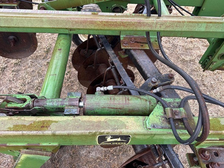 john-deere-235-image-23