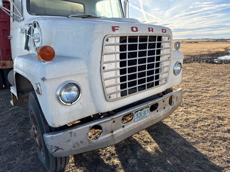 1974-ford-800-image-27