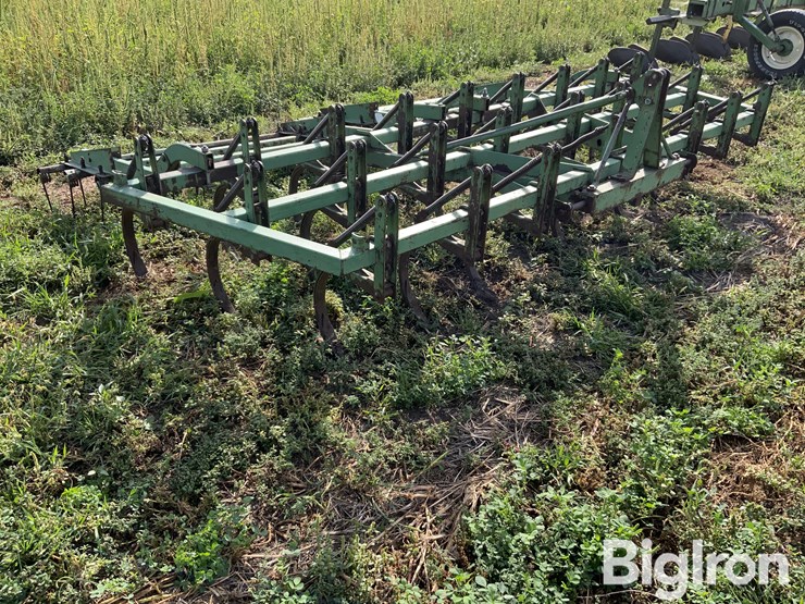 john-deere-12-image-3