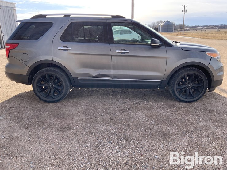 2014-ford-explorer-xlt-image-4