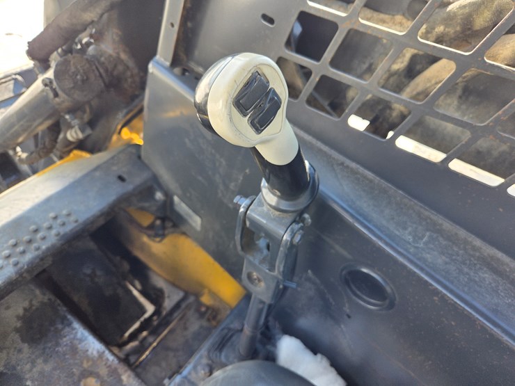 new-holland-l190-image-35