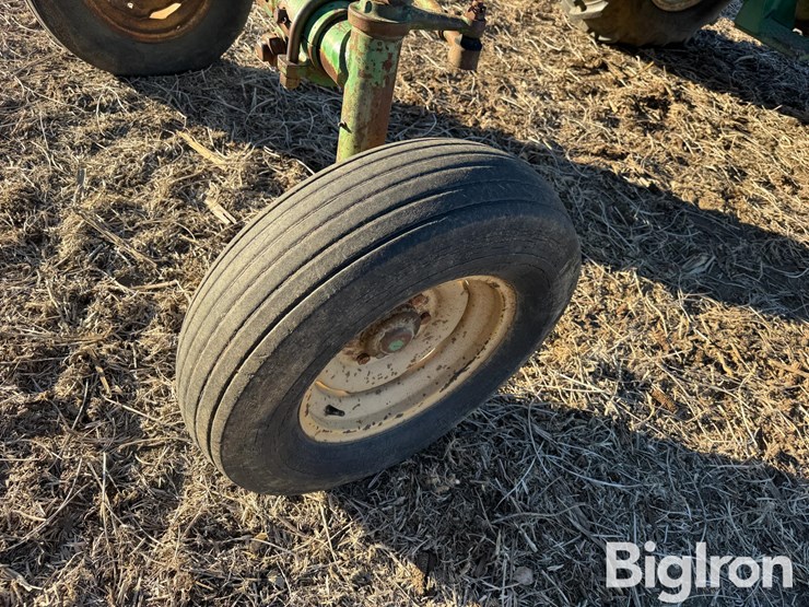 1965-oliver-1650-image-17