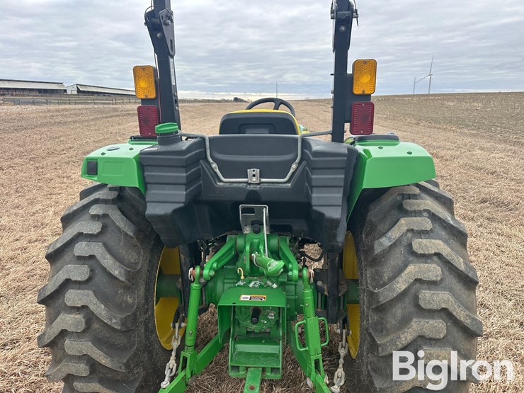 2023-john-deere-4052m-image-19