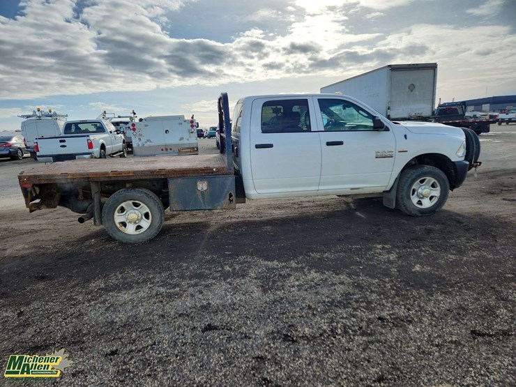 2015-dodge-3500-image-7