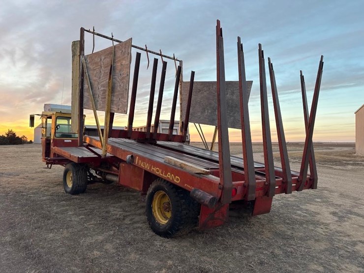 new-holland-self-propelled-stacker-image-4