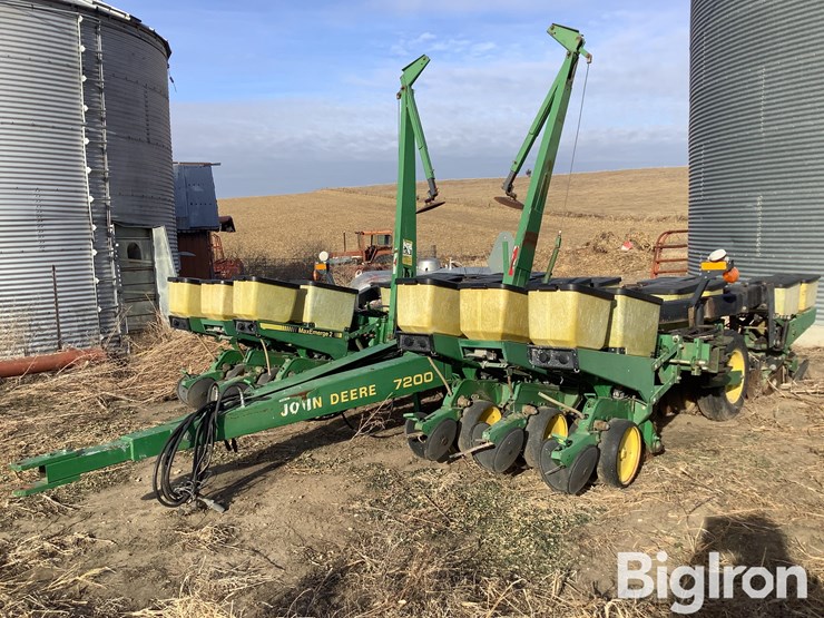 john-deere-7200-image-1