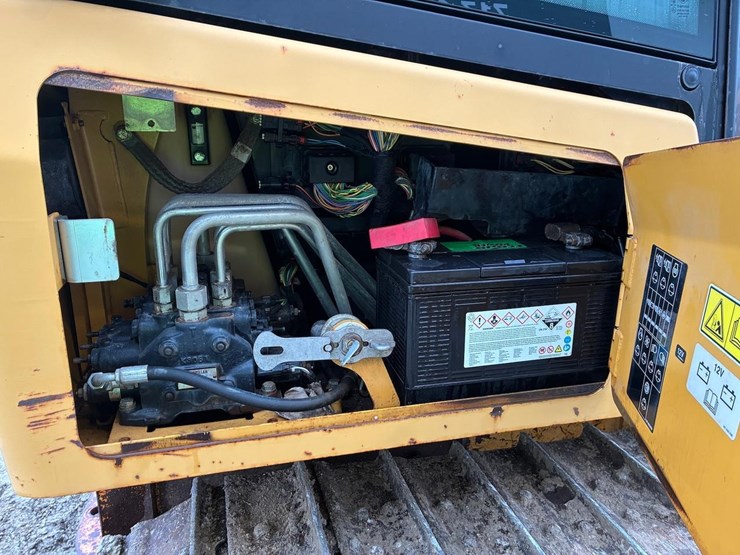 caterpillar-d3k2-xl-image-18