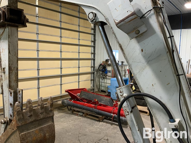 2006-takeuchi-tb135-image-13