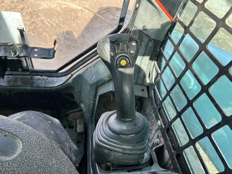 2020-bobcat-t76-image-24