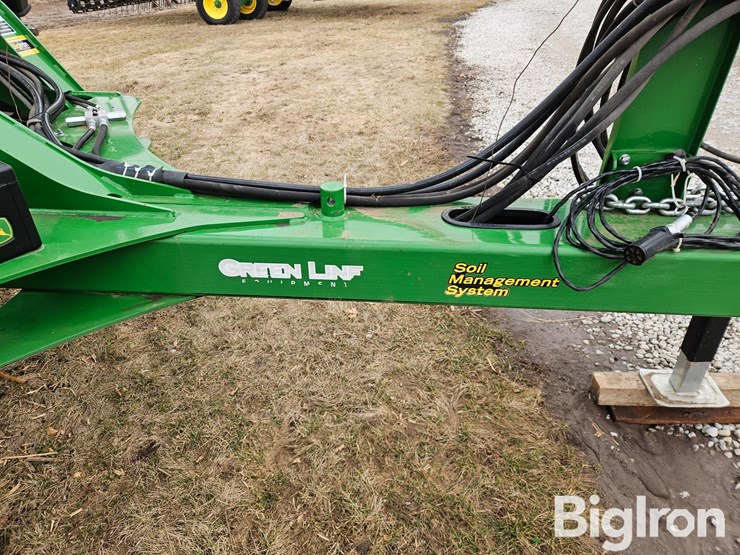 2020-john-deere-2633-image-16