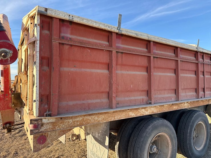 1974-ford-800-image-18