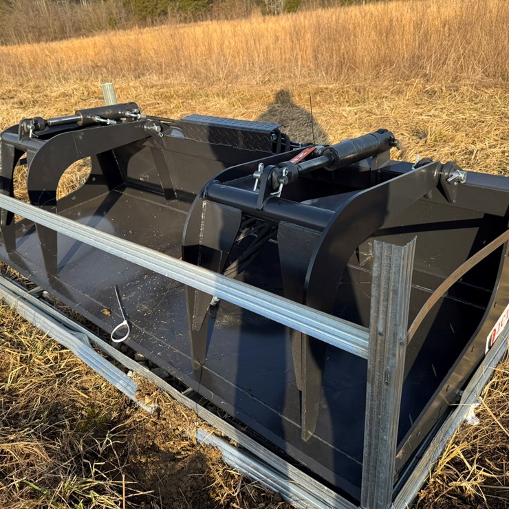 #2832 • Unused Approx 82“ Grapple Bucket