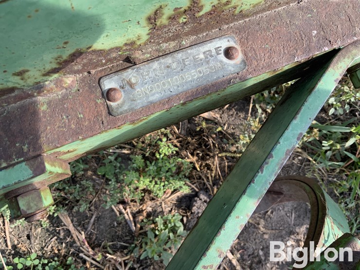 john-deere-12-image-19