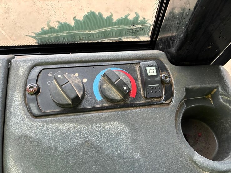 caterpillar-d3k2-xl-image-25