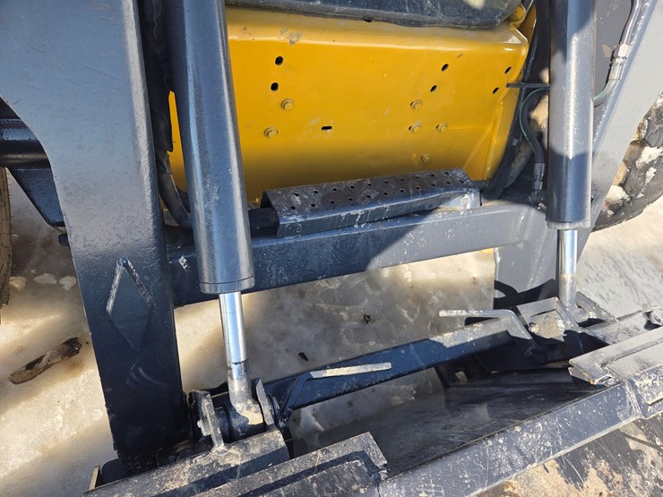 new-holland-l190-image-13