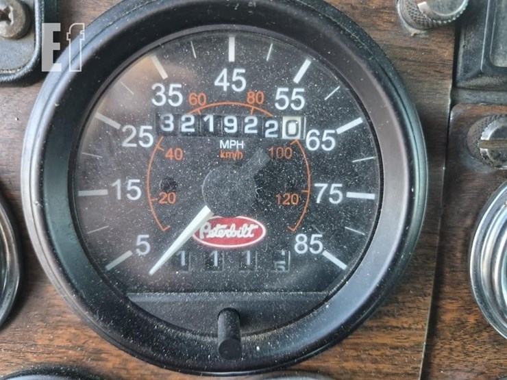 1995-peterbilt-379-image-25