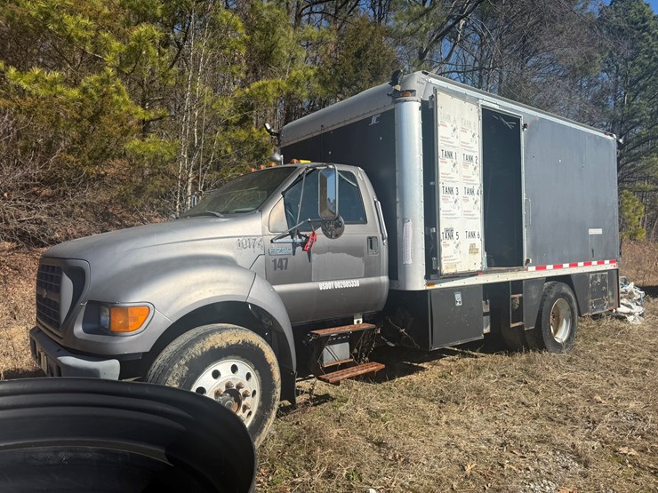 2000-ford-f750-image-1