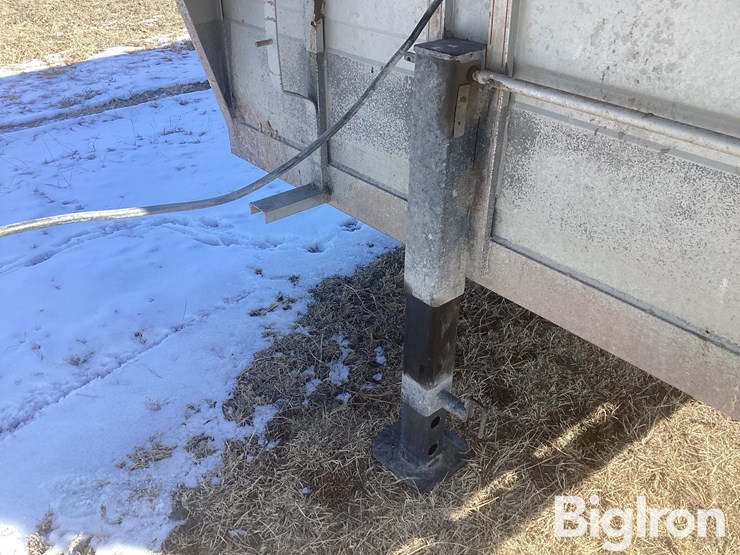 2010-titan-trailer-image-14