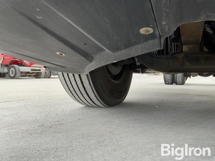 2013-freightliner-cascadia-125-image-10