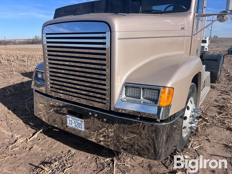 2000-freightliner-fld120-image-17