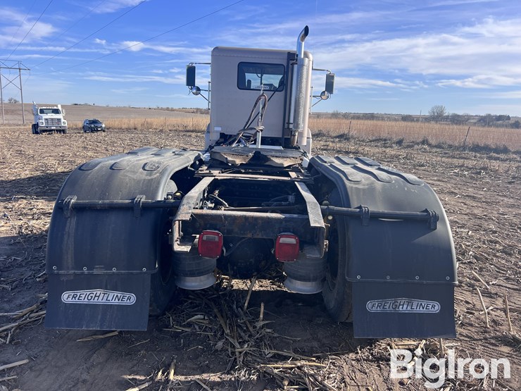 2000-freightliner-fld120-image-6