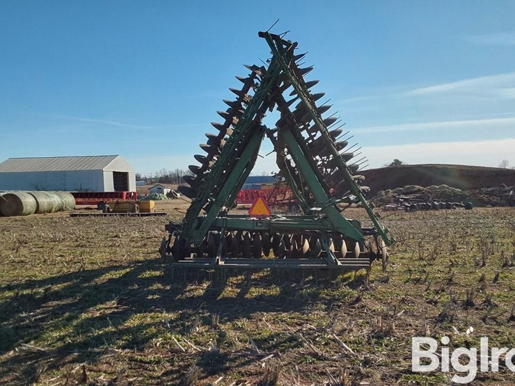 john-deere-330-image-6