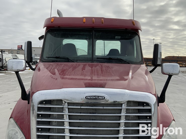 2015-freightliner-cascadia-125-image-10