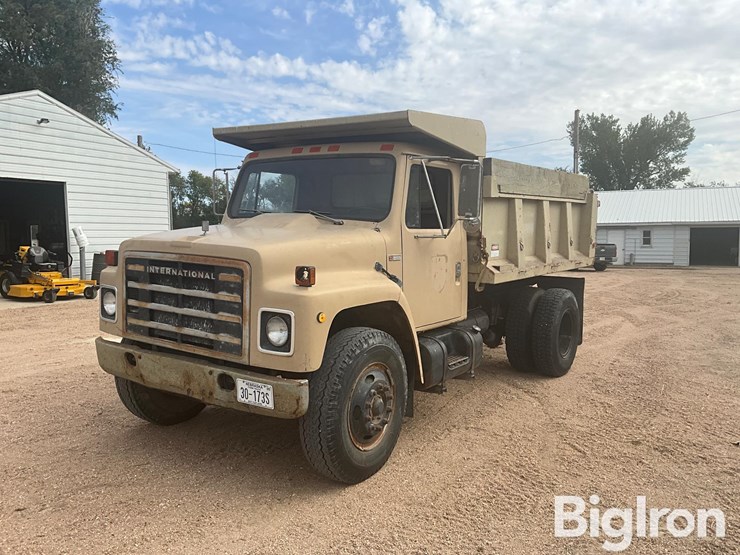1981-international-1854s-image-1