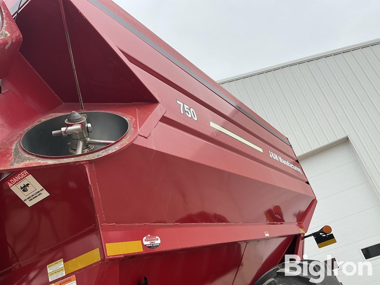 2011-j&m-750-image-17