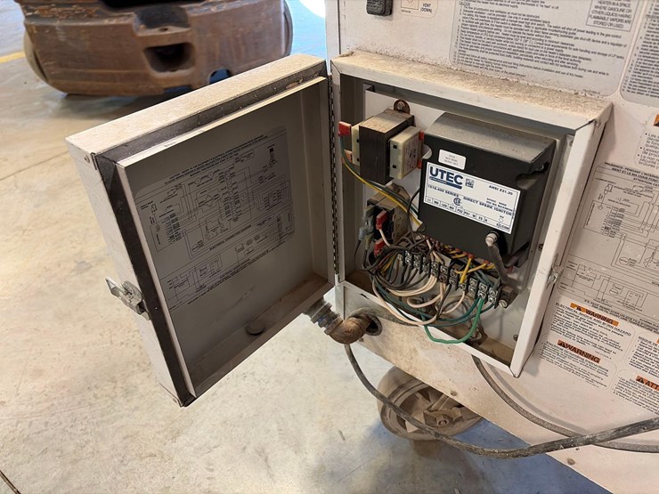 l.b.-white-premier-350-df-portable-heater-image-6