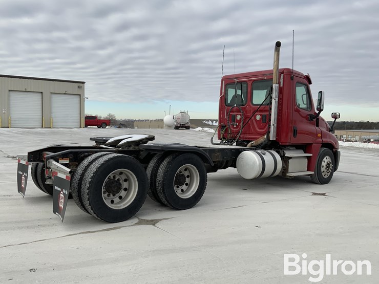 2013-freightliner-cascadia-125-image-5
