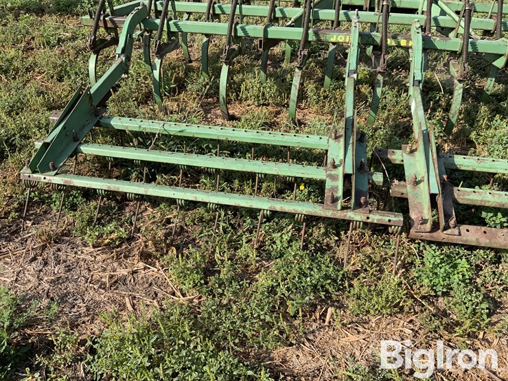 john-deere-12-image-17