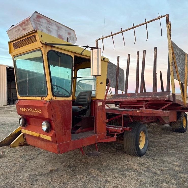 New Holland Self Propelled Stacker