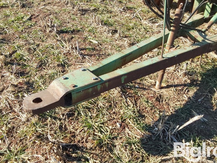 john-deere-330-image-9