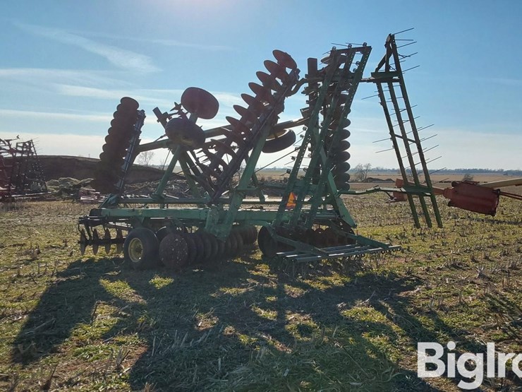 john-deere-330-image-7