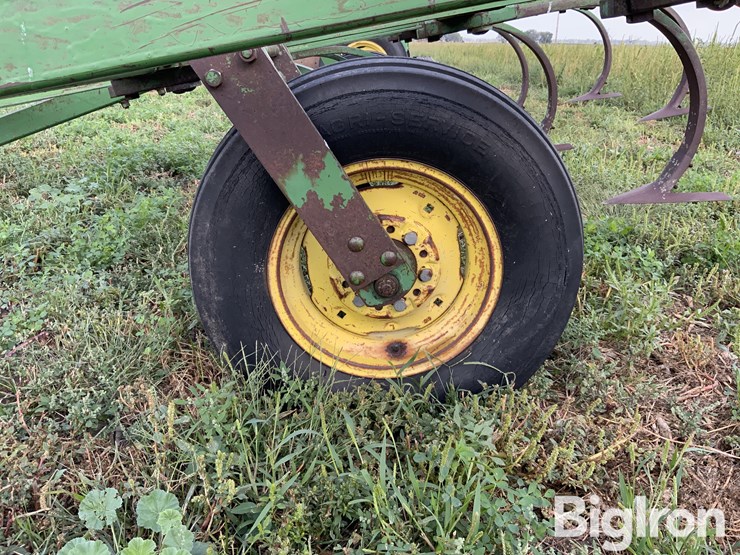 john-deere-100-image-16