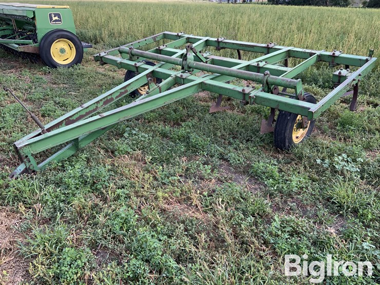 john-deere-100-image-1