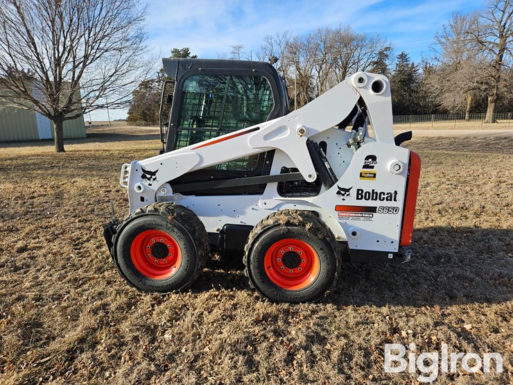 2015-bobcat-s650-image-8