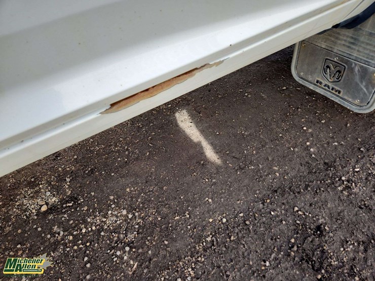 2015-dodge-3500-image-36