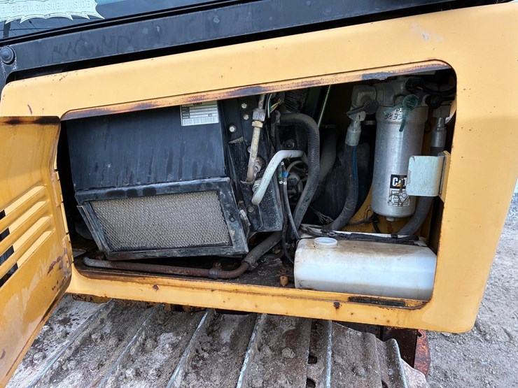 caterpillar-d3k2-xl-image-17