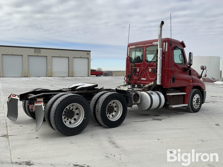 2015-freightliner-cascadia-125-image-5