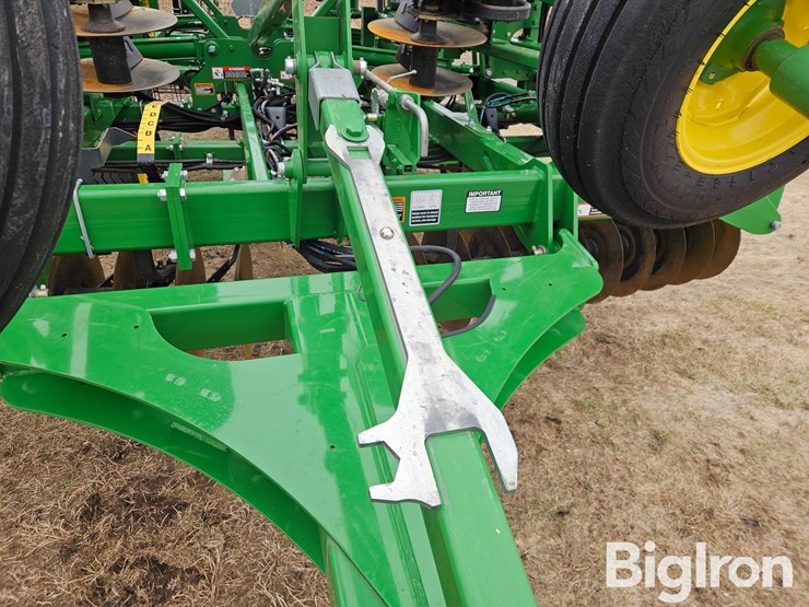 2015-john-deere-2310-image-10