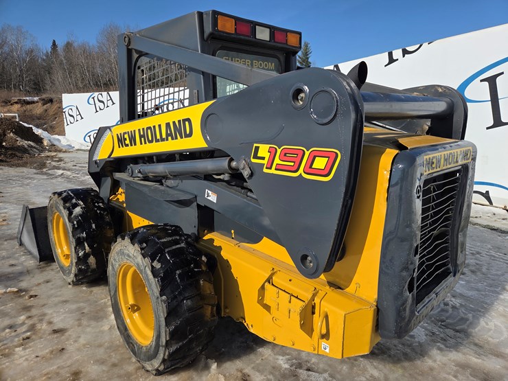new-holland-l190-image-3