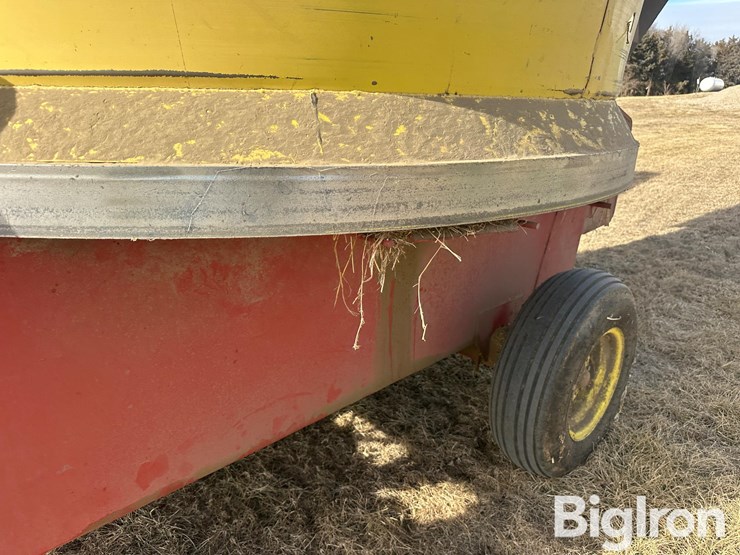 new-holland-390-image-10