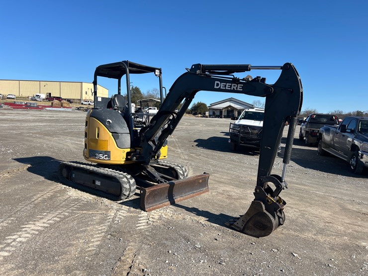 2017-deere-35g-image-4