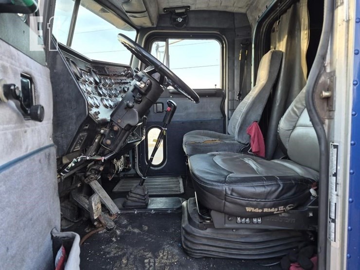 1995-peterbilt-379-image-18