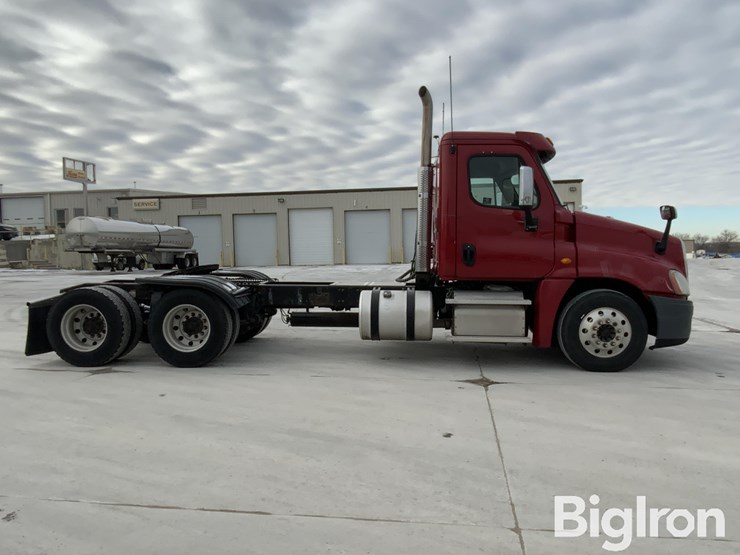 2013-freightliner-cascadia-125-image-4