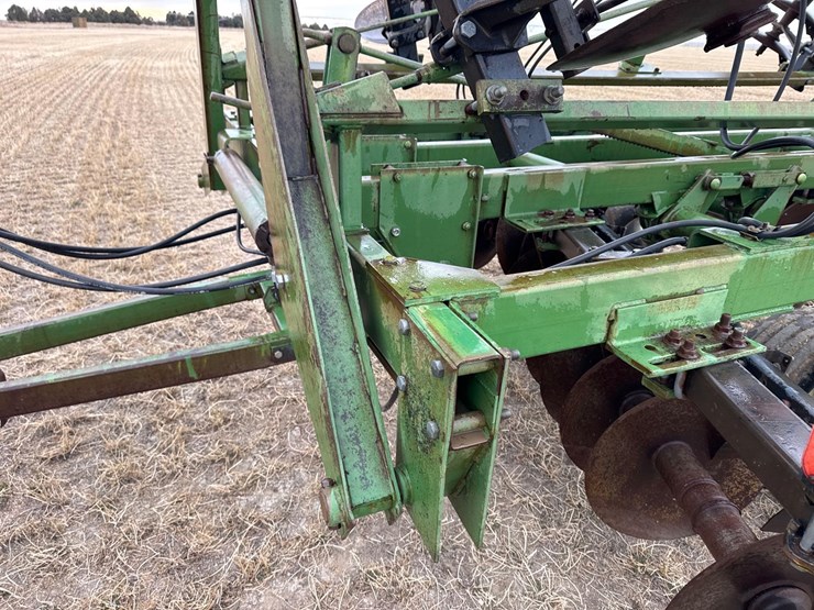 john-deere-235-image-45